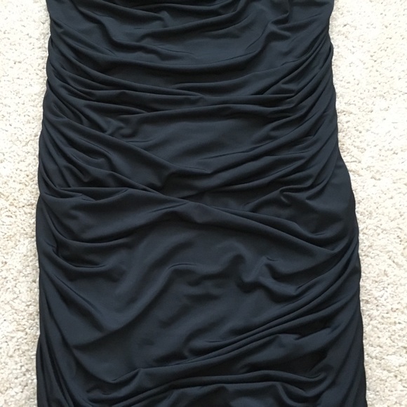 💕2xHP💕 EUC ruched sides sleeveless dress - Picture 2 of 6